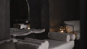 ห้องเบสิกทวิน, ระเบียง, วิวสระว่ายน้ำ | บริเวณนั่งเล่น