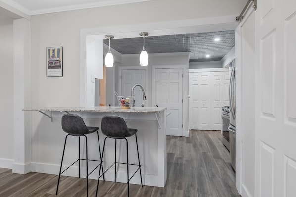 Interior - Dog-Friendly Downtown Auburn Apartment! (Auburn)