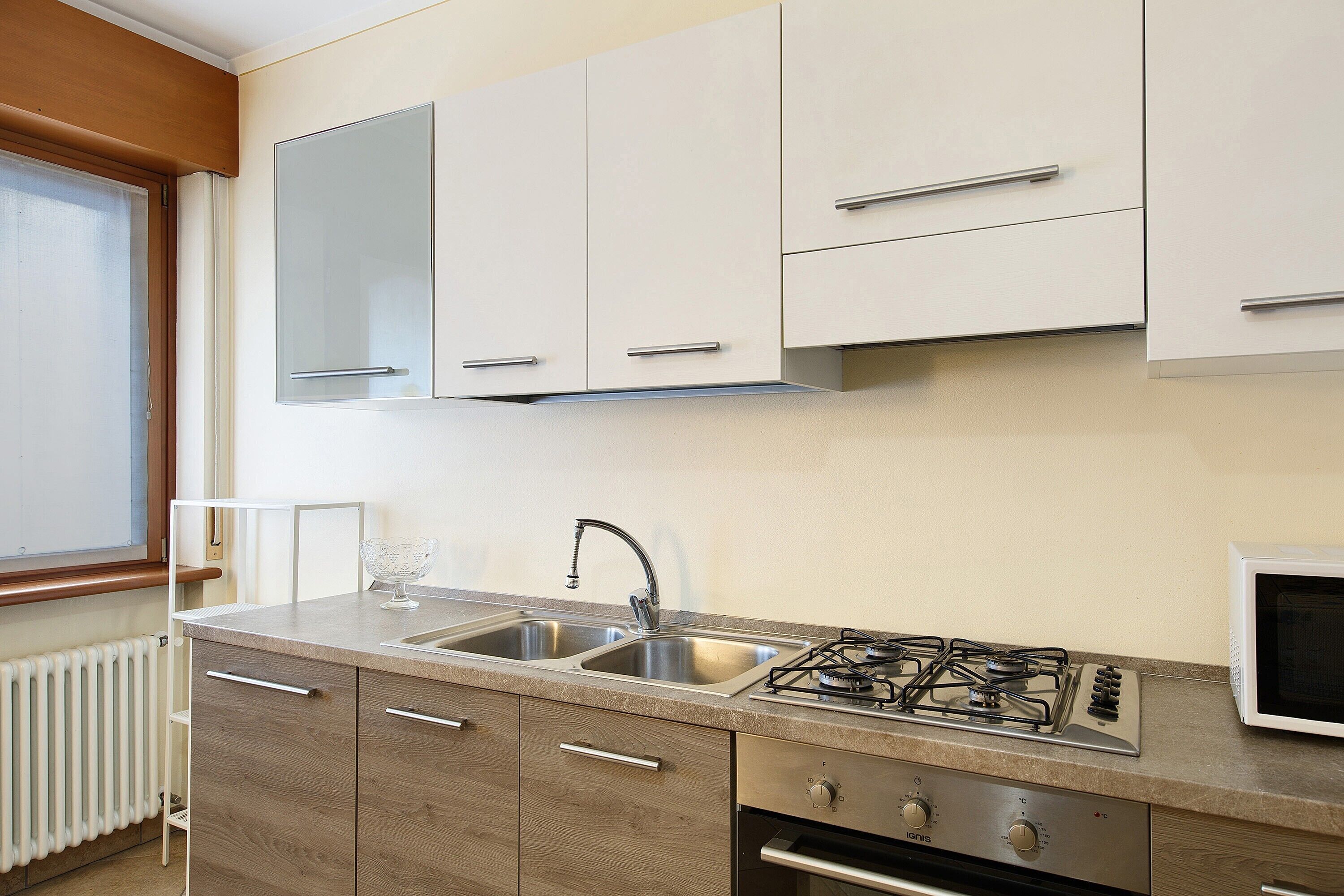 Frigorífic, microones, forn i placa de cuina 