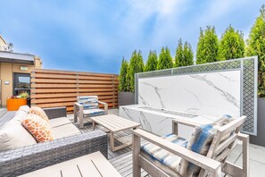 Terrace/patio - 1BR | Views, Rooftop, Gym | Bellevue | Sophari B (Bellevue)