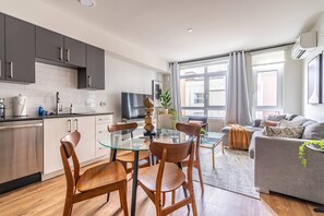 Interior - 1BR | Views, Rooftop, Gym | Bellevue | Sophari B (Bellevue)