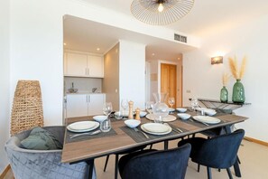 Apartment, 1 Schlafzimmer, Balkon, Gartenblick | Esszimmer
