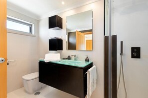 Apartment, 1 Schlafzimmer, Balkon, Gartenblick | Badezimmer