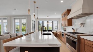 Private kitchen - Luxury Lido Retreat with Pool, Spa, Firepit & Rooftop Views (Sarasota)