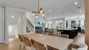 Dining - Luxury Lido Retreat with Pool, Spa, Firepit & Rooftop Views (Sarasota)