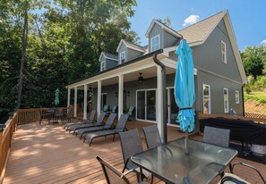 Outdoor dining - Lake Hickory Retreat: Beautiful 3 bedroom Waterfront home with scenic view! (Granite Falls)