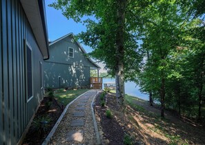 المنطقة المحيطة بالمنشأة