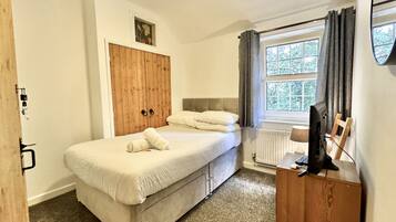 5 bedrooms, individually decorated, individually furnished, free WiFi