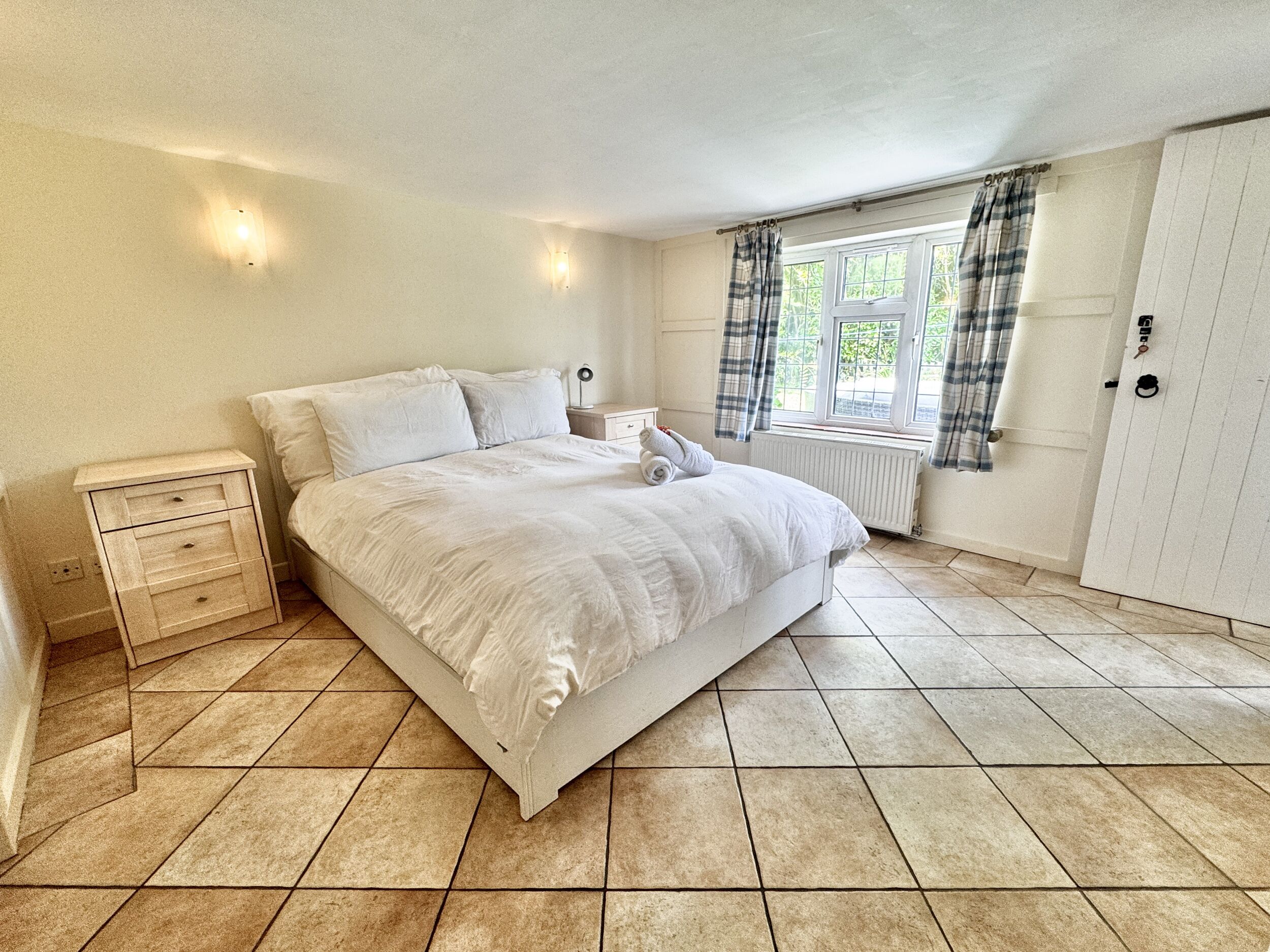 5 bedrooms, individually decorated, individually furnished, free WiFi