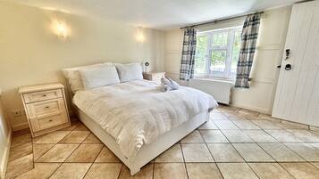 5 bedrooms, individually decorated, individually furnished, free WiFi