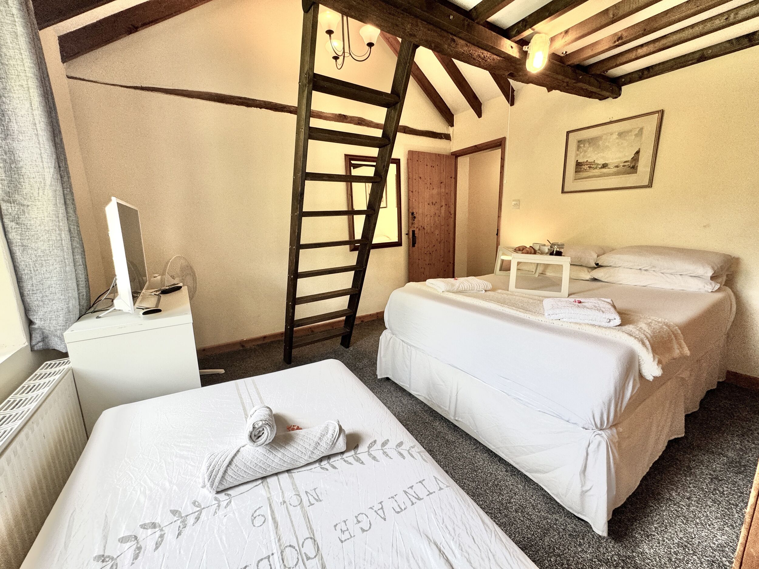 5 phòng ngủ, trang trí khác biệt 