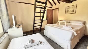 5 phòng ngủ, trang trí khác biệt