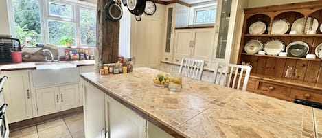 Dishwasher, cookware/dishes/utensils