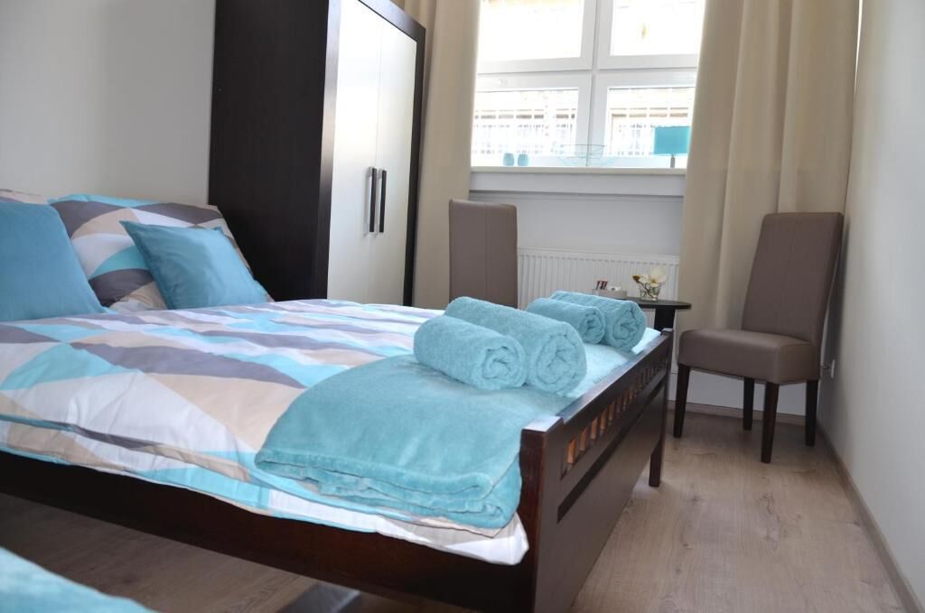Habitación triple | Tabla de planchar con plancha, wifi gratis, accesible en silla de ruedas