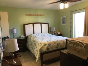 1 bedroom, free WiFi, bed sheets, wheelchair access - Waterfront 1-bedroom condo with Boat Dock (Stuart)