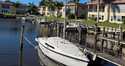 Waterfront 1-bedroom condo with Boat Dock