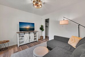 TV - Urban Suite | An Inviting 1-Bedroom City Escape (Temple)