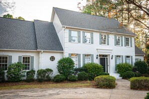 Exterior - Luxury Golf Retreat - Simulator & Short Game Setup (Southern Pines)