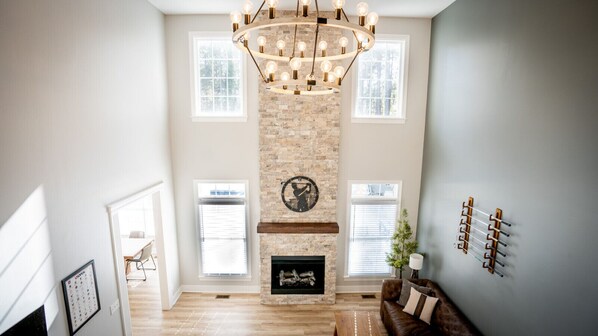 Télévision, cheminée, jeux vidéo, espaces bureaux