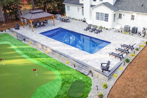 Pool - Luxury Golf Retreat - Simulator & Short Game Setup (Southern Pines)