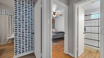 Desk, WiFi, bed sheets