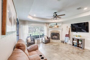 Télévision, cheminée