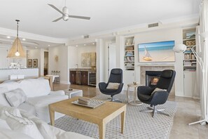 Smart TV, books - Gulf-Front Luxury | Family Friendly | 3-Bedroom Escape (Santa Rosa Beach)