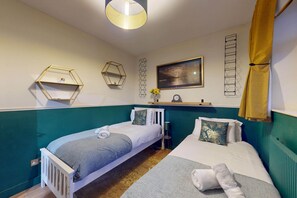 3 bedrooms, desk, iron/ironing board, free WiFi
