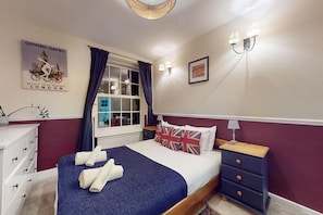 3 bedrooms, desk, iron/ironing board, free WiFi