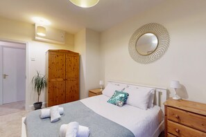3 bedrooms, desk, iron/ironing board, free WiFi