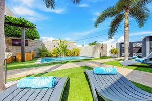 Pool - New Sea La Vie Suites at Palm Beach -Suite #3 2BR/1BR W/ Pool&Jacuzzi (Noord)