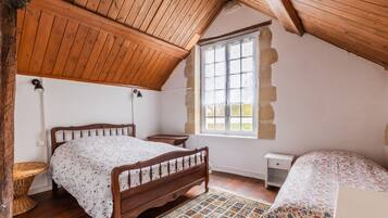 1 makuuhuone, työpöytä, Wi-Fi, vuodevaatteet