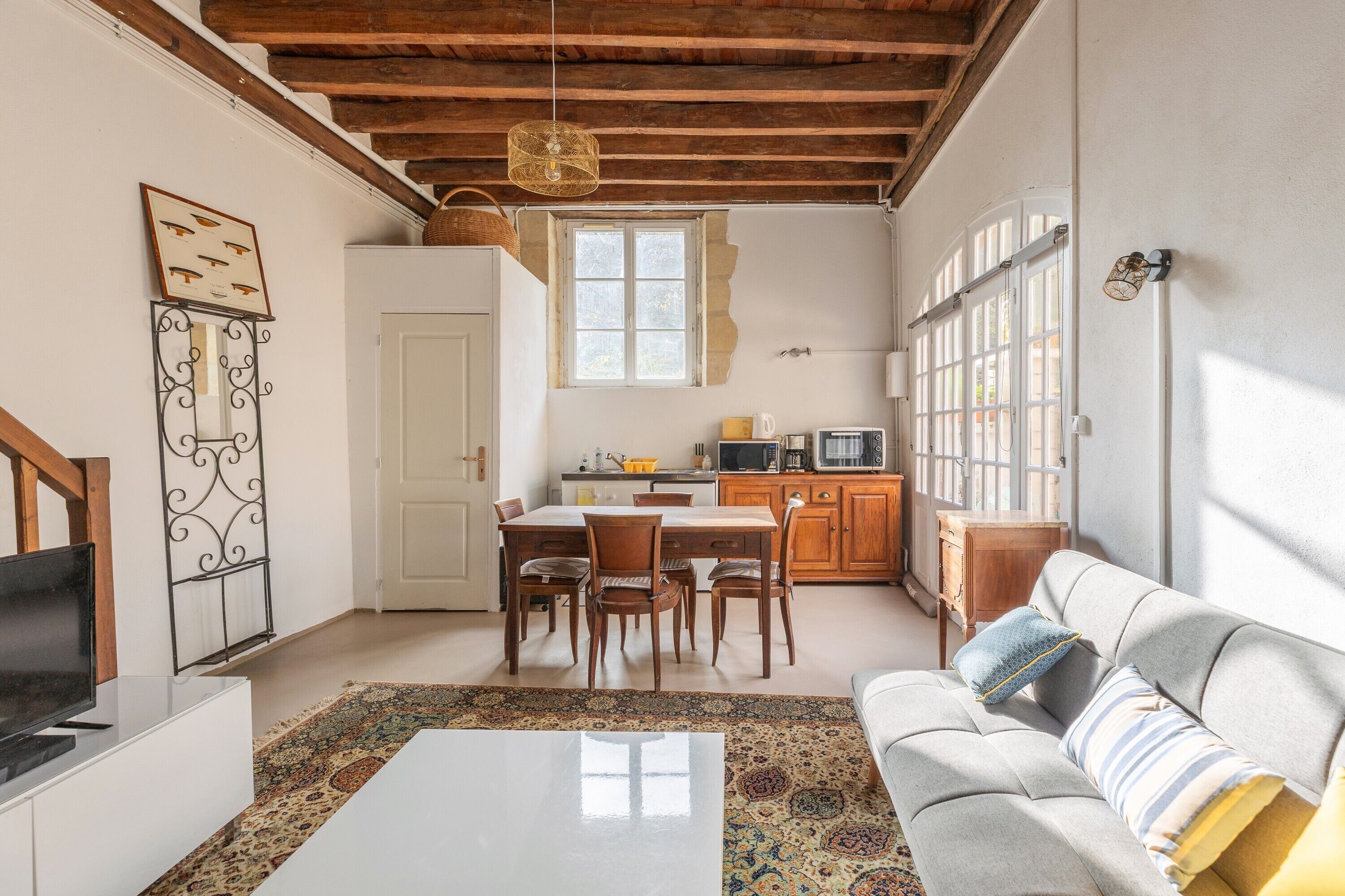 TV, DVD player, aparelho de som