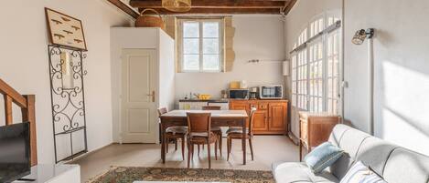 Télévision, lecteur de DVD, chaîne hi-fi