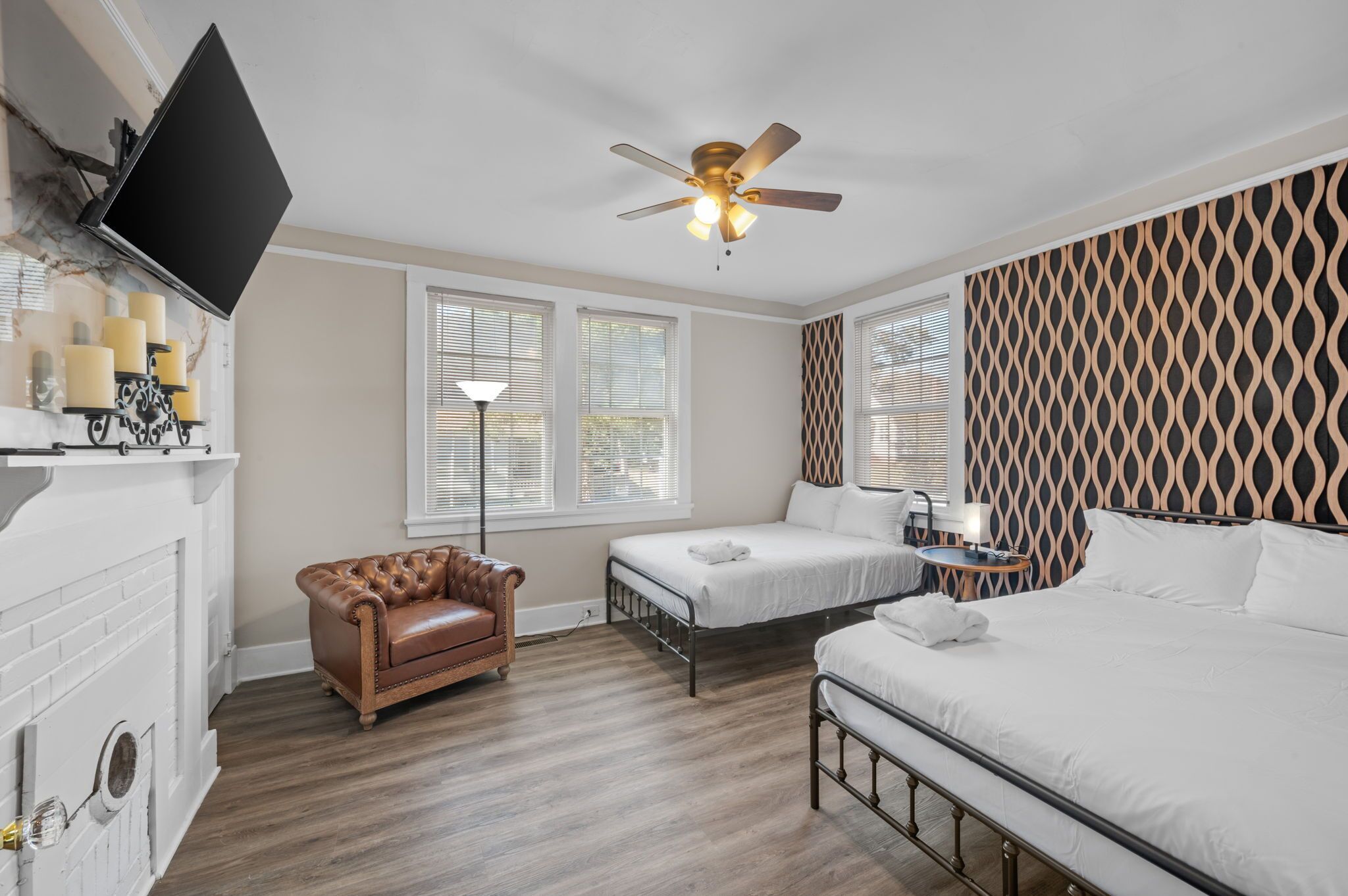 3 bedrooms, iron/ironing board, WiFi, bed sheets