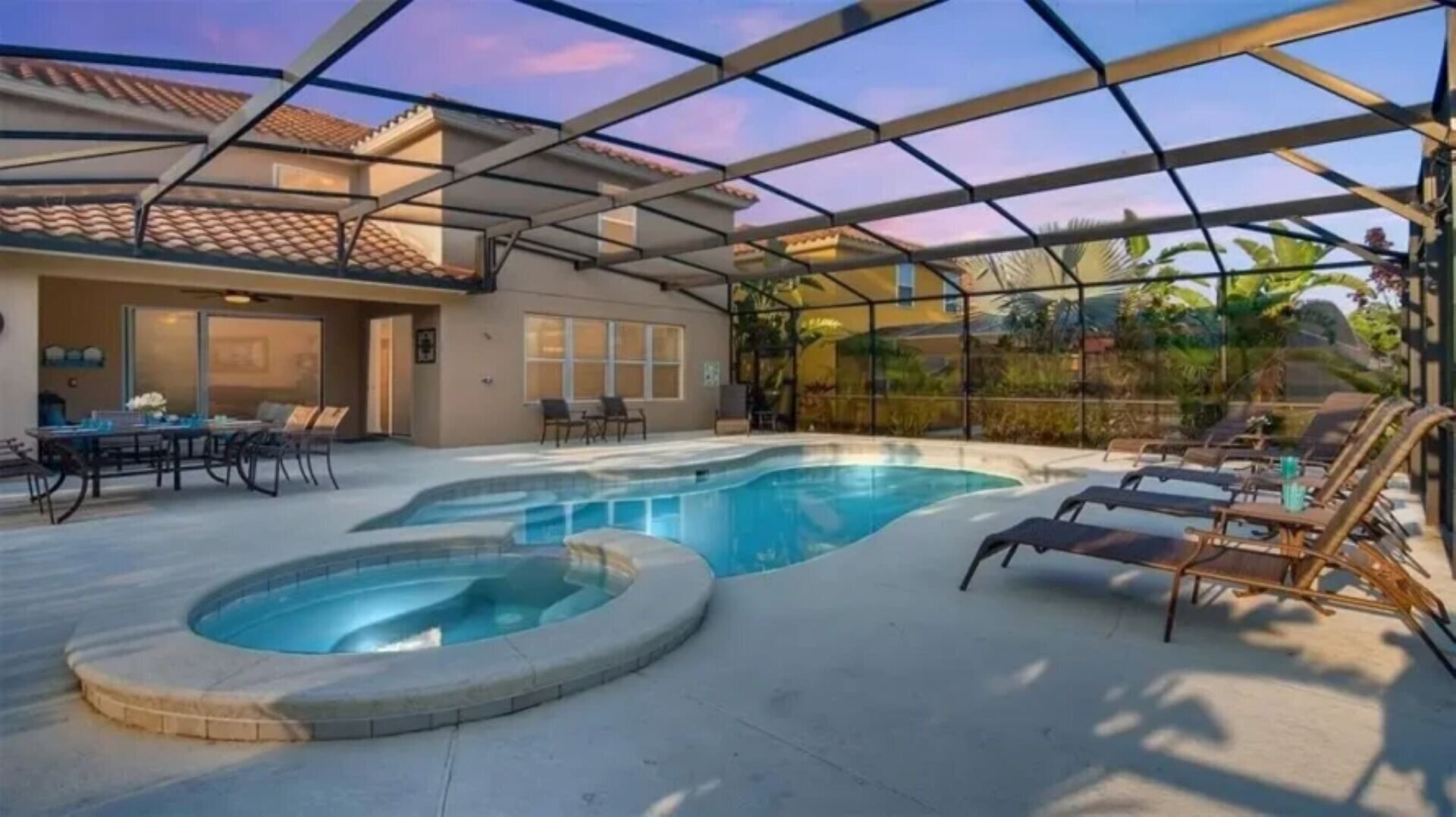 Piscine couverte, piscine extérieure