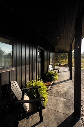 3 bedroom Cabin with Hot tub and Entertainment Area