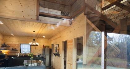 3 bedroom Cabin with Hot tub and Entertainment Area