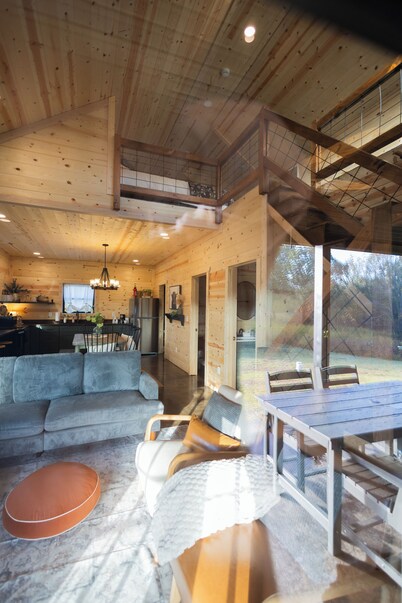 3 bedroom Cabin with Hot tub and Entertainment Area