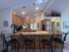 Private kitchen - PRICE REDUCED! GARDEN LOVERS' SANCTUARY: Private Tropical Home Orchid  Gardens (Naples)
