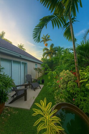 Terrace/patio - PRICE REDUCED! GARDEN LOVERS' SANCTUARY: Private Tropical Home Orchid  Gardens (Naples)