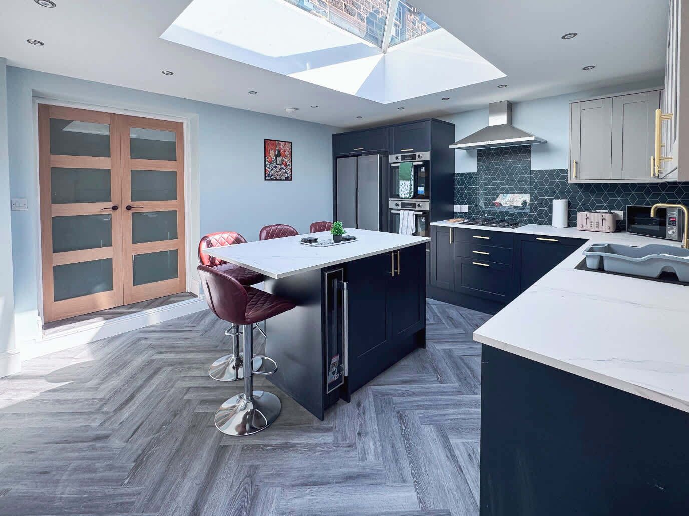 Fridge, microwave, stovetop, dishwasher