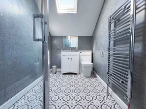 Douche, serviettes fournies