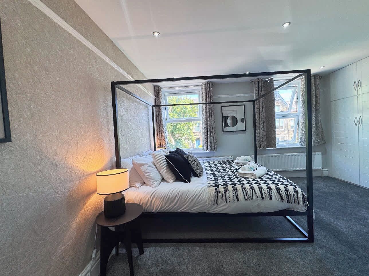 5 bedrooms, iron/ironing board, WiFi, bed sheets