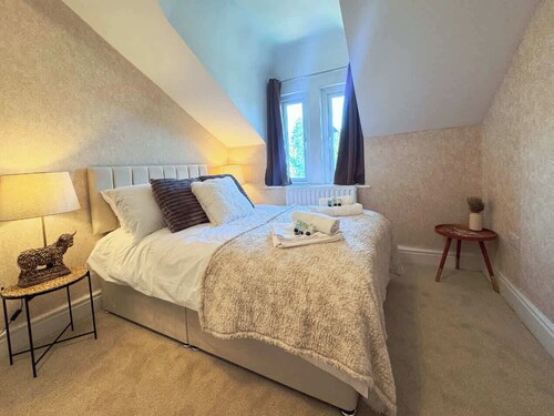 Large 6-Bed Victorian House Prime Harrogate Stay