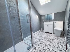 Douche, serviettes fournies