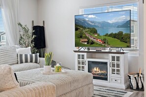 3 bedrooms, iron/ironing board, free WiFi, bed sheets - Stylish Colorado Springs Getaway w/ Private Patio! (Colorado Springs)