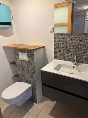 Towels, toilet paper