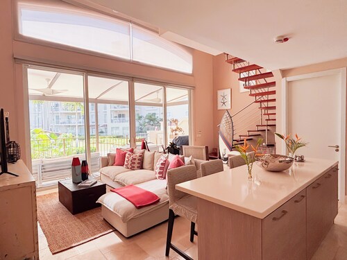 Elegant Beachside 1BR Loft in Puntarena