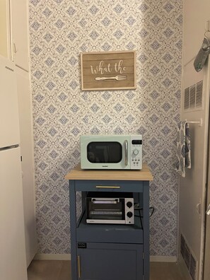 Interior - Cozy 1 bedroom with balcony, 6 minute walk to the beach (Santa Barbara)